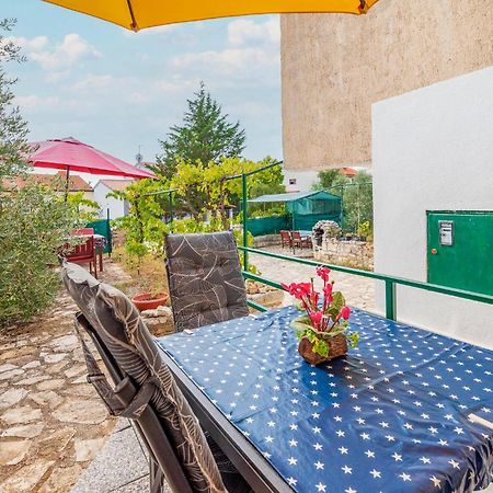 Amazing Apartment In Pula With Kitchen Exterior photo