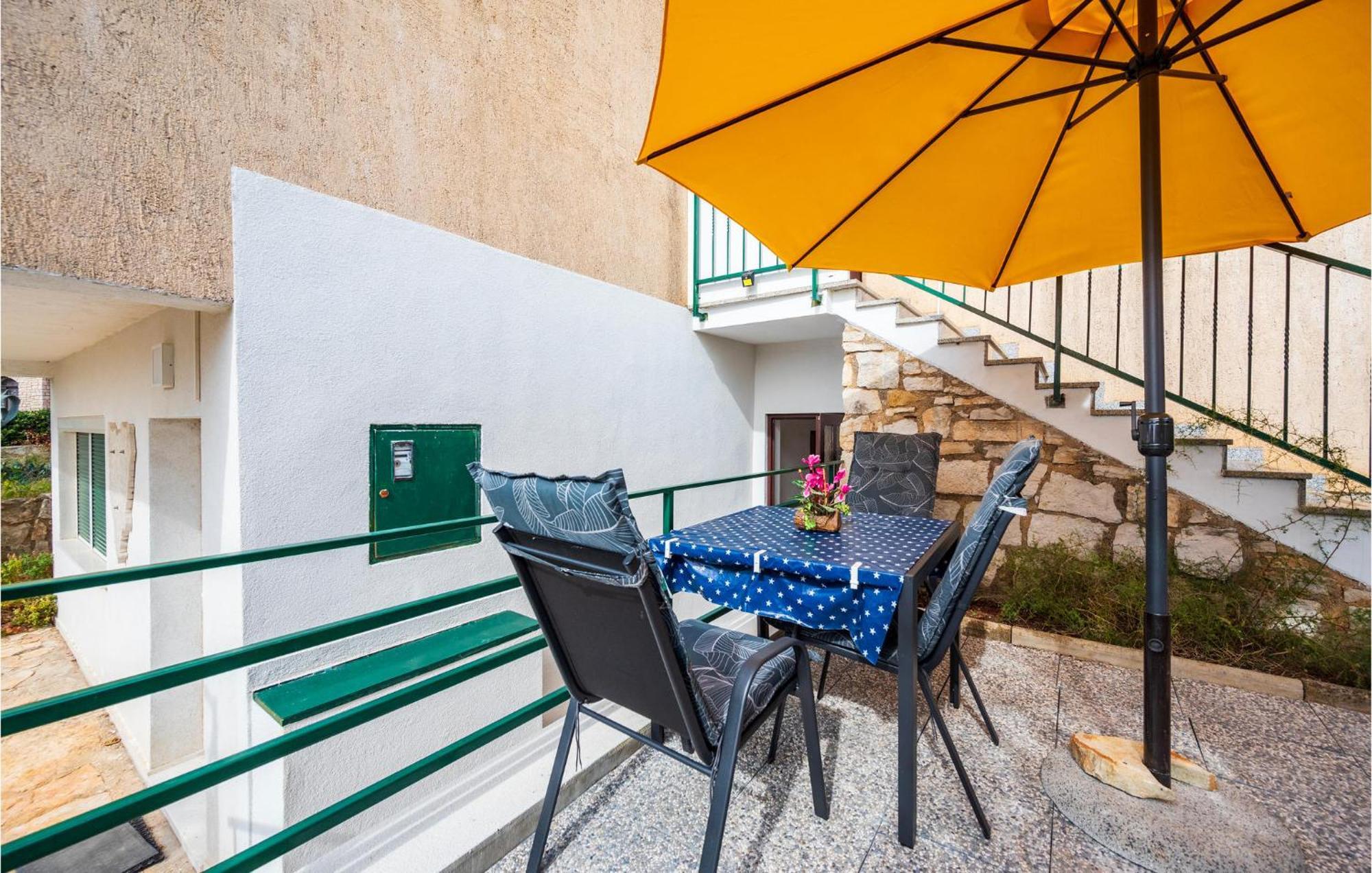 Amazing Apartment In Pula With Kitchen Exterior photo