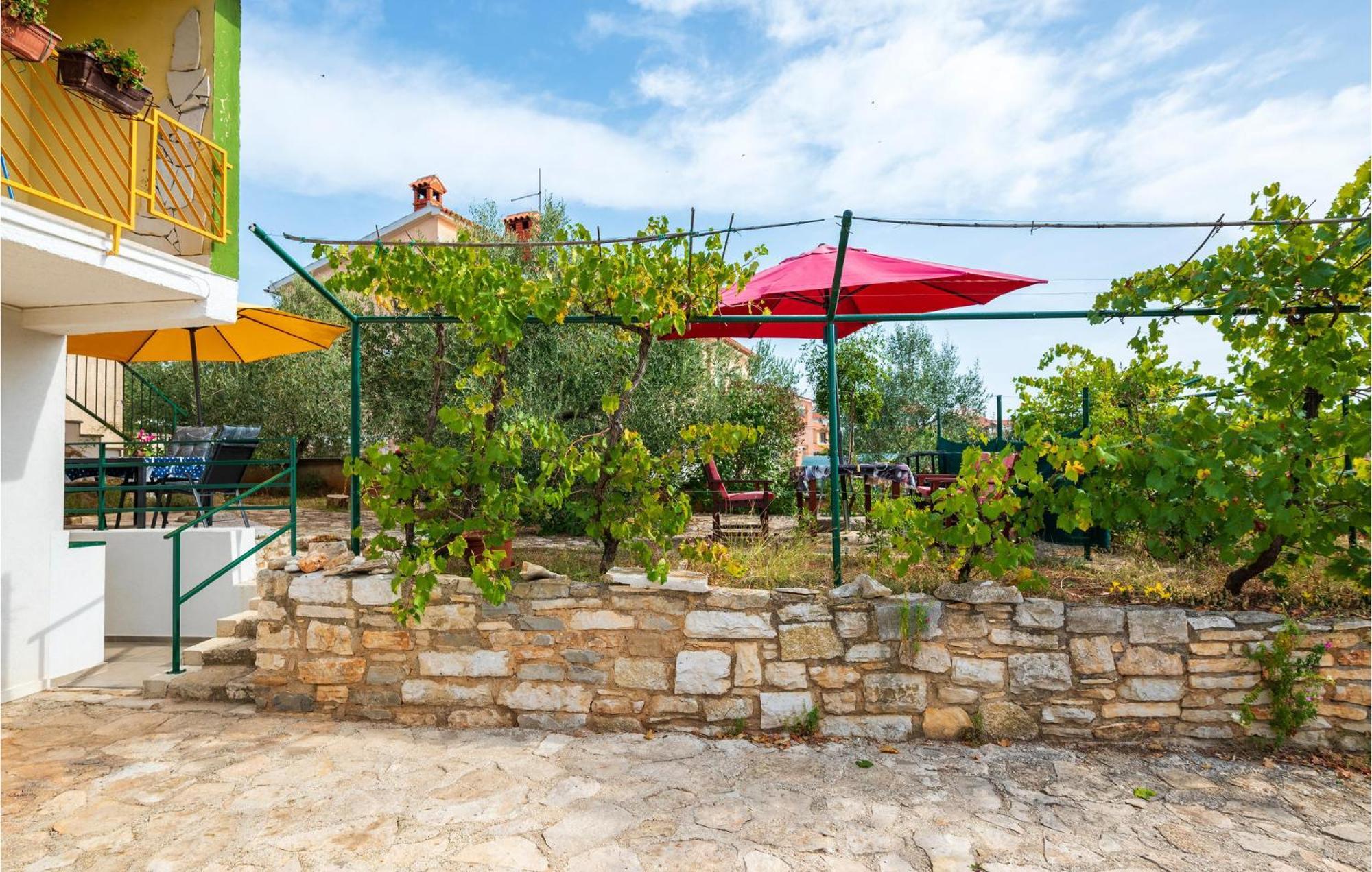 Amazing Apartment In Pula With Kitchen Exterior photo